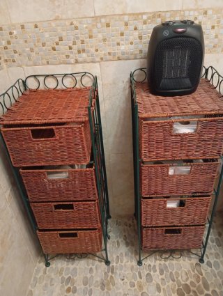 Cajonera de mimbre y metal