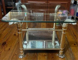 Mesa de salón cristal y metal dorada