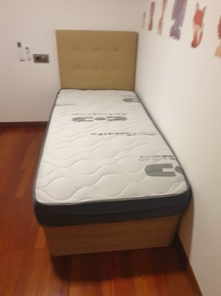 Base de cama con cabecero blanco