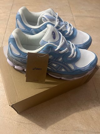 Zapatillas Asics Azules y Blancas