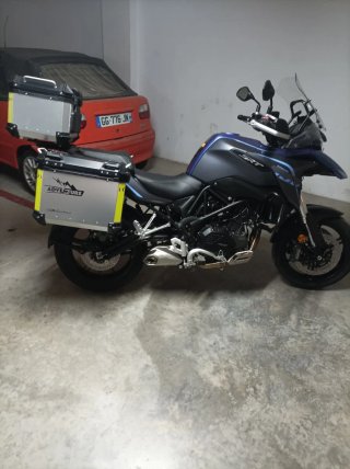 Moto Aventura Azul y Plata