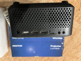 Proyector Prixton Lumiere Gris y Mando