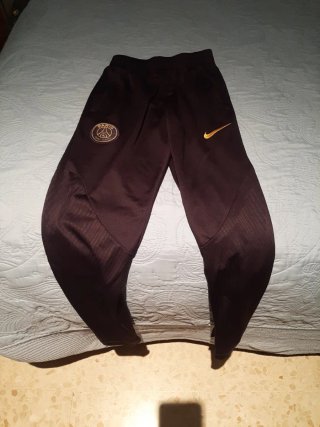 PSG Chándal Nike T. 16 pequeña. Color morado.