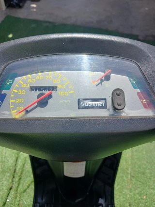 Suzuki Address R Scooter Roja y Gris