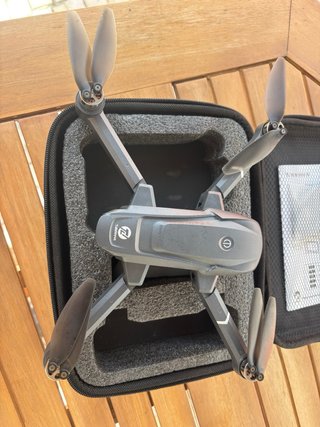Drone cinza pouco usado