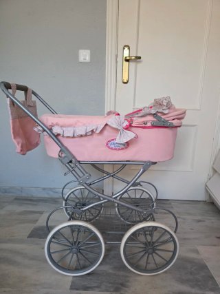 Carrito de muñeca rosa con capota