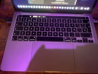 MacBook Pro 2020 Plata con funda