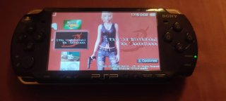 PSP 2000 Negra + Cargador, Funda y Tarjetas