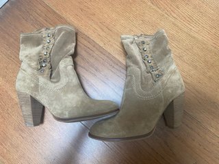 Botines piel serraje tacón
