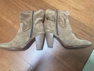 Botines piel serraje tacón