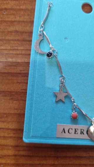 Gargantilla de acero con estrellas y lunas
