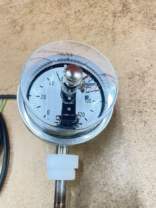Termómetro industrial con contacto eléctrico IVEG