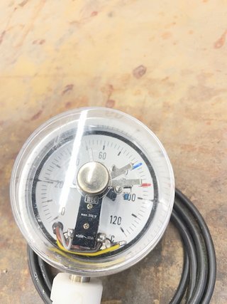 Termómetro industrial con contacto eléctrico IVEG