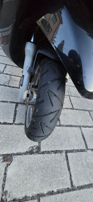 Piaggio Xevo 400.