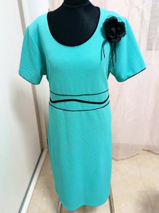 Vestido Turquesa con Detalle Negro