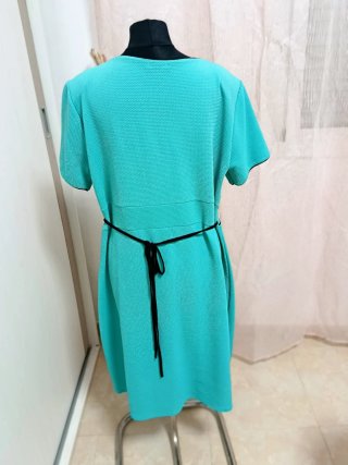 Vestido Turquesa con Detalle Negro