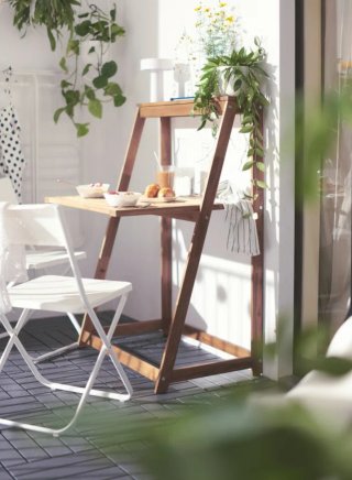 Silla plegable blanca para jardín