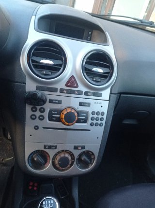 Opel corsa selective 2012