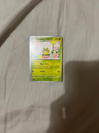 Lote de cartas Pokémon TCG en español.