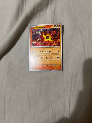 Lote de cartas Pokémon TCG en español.