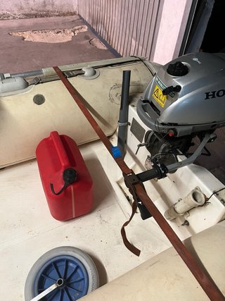 Barca hinchable Zodiac con motor Honda