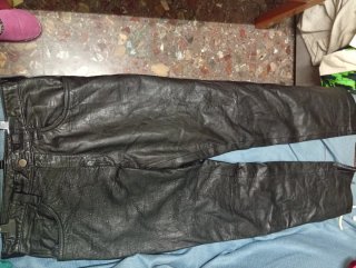 Pantalón de cuero negro talla 44