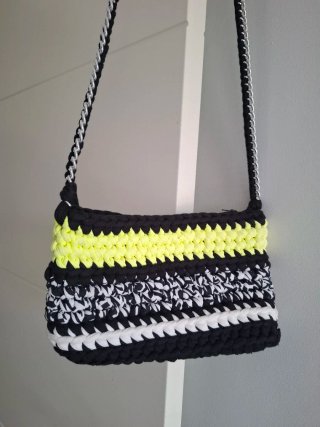 Bolso crochet negro y amarillo nuevo