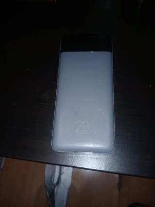 iPhone 11 rotto e due caricatori esterni
