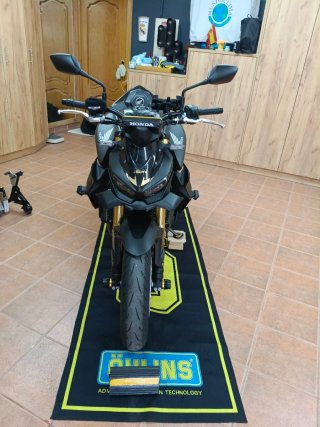 Honda CB 1000 Hotner SP Negra y Dorada