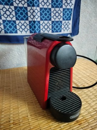 Cafetera Nespresso Delonghi Roja
