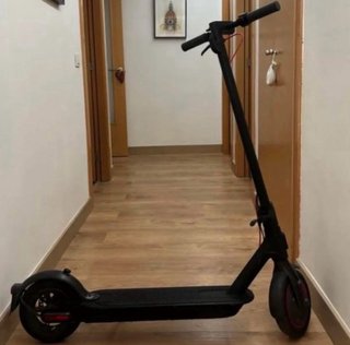 Patinete eléctrico negro