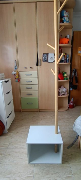 Perchero de pie madera con cubo