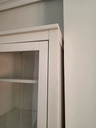 Vitrina expositora Ikea blanca y cristal