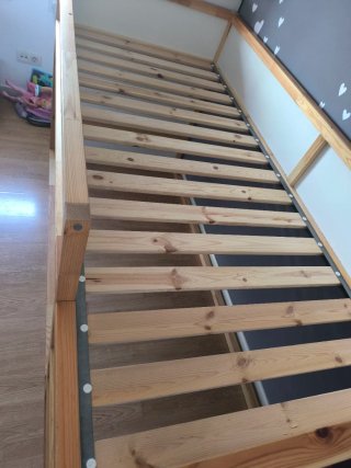 Litera Ikea Kura + somier de laminas Lonset
