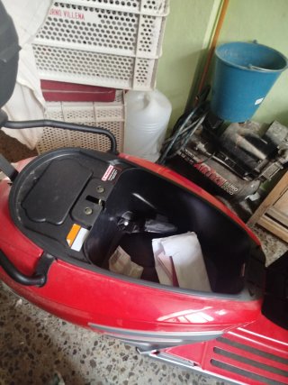 Moto UM Chill 125 Roja