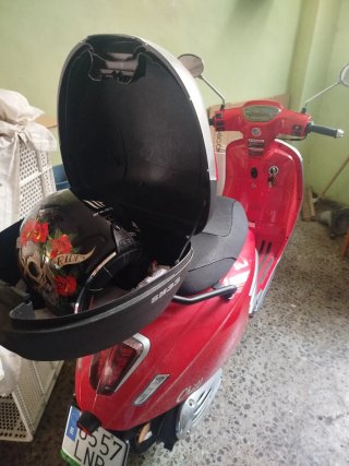 Moto UM Chill 125 Roja