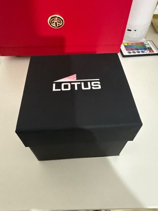 Reloj Lotus Negro y Plateado