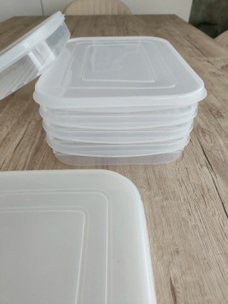 Contenitori in plastica trasparente