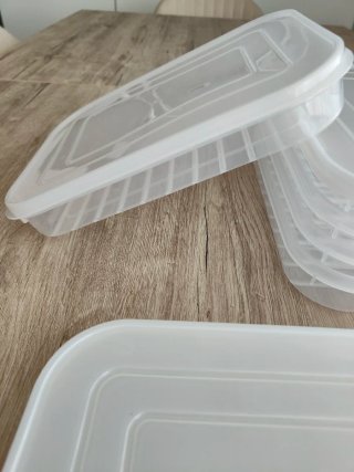 Contenitori in plastica trasparente