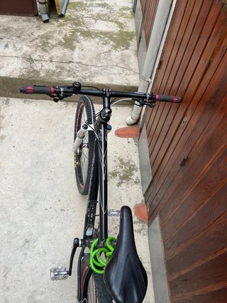 Bicicleta de montaña negra