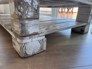 Mesa baja envejecida