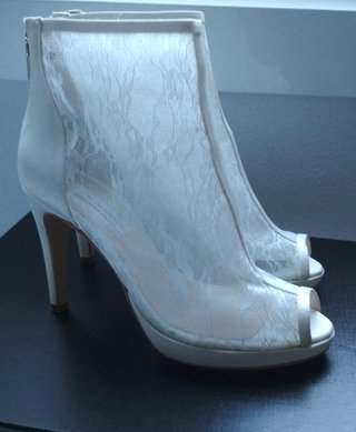 Botines encaje blanco Ángel Alarcón. Talla: 37