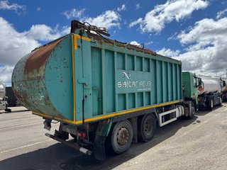 Volvo camión grua con presadora 2003