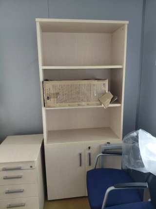 3 armarios y cajonera de oficina