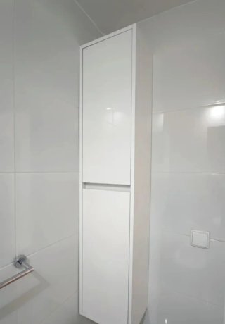 Armario organizador de baño blanco