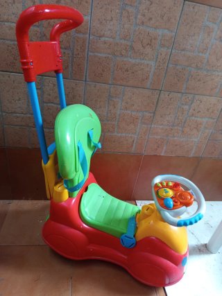 Cochecito infantil con volante
