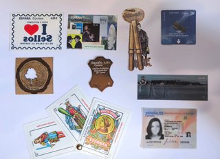 Lote de coleccionismo: sellos, llaves, cartas y DN