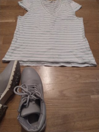 Camisa rayas M/38 y Zapatillas grises 39