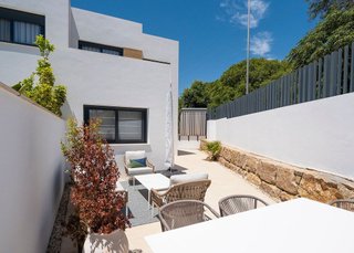 Casa adosada en alquiler en Los Naranjos - Las Brisas en Marbella