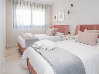 Casa adosada en alquiler en Los Naranjos - Las Brisas en Marbella